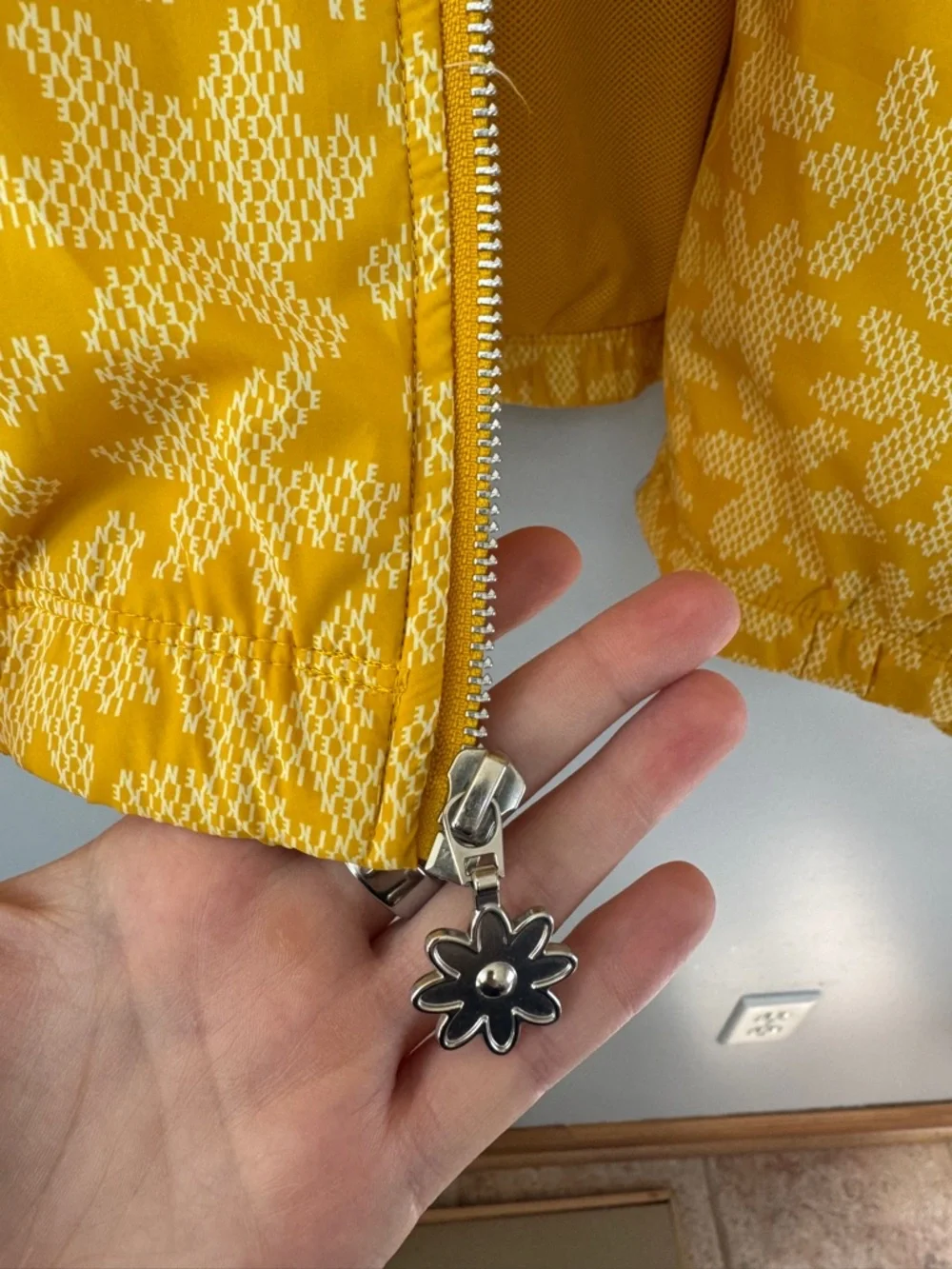 Nike Size Large Printed Yellow Daisy Floral Jacket - Picture 5 of 5